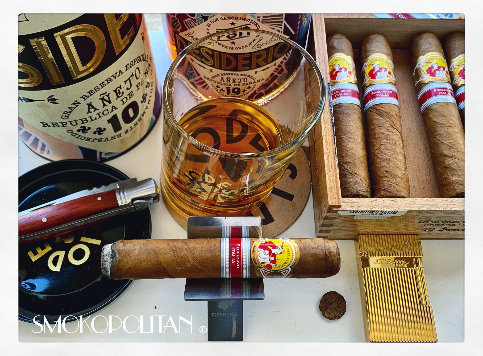 Sigaro, tagliasigari e bicchiere di rum